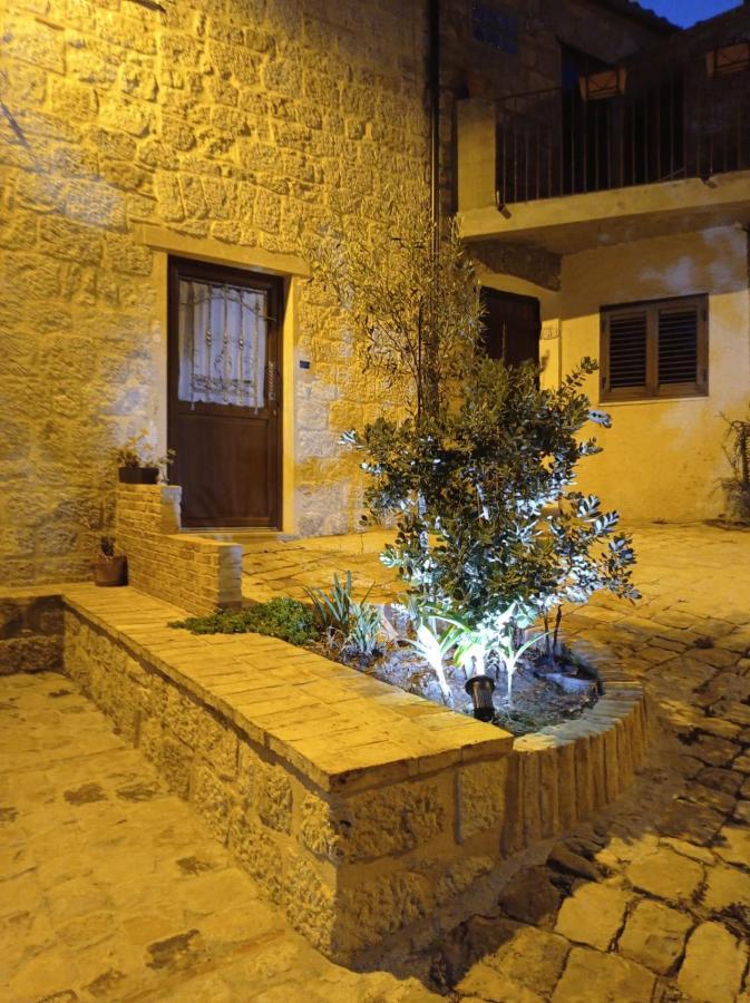 Casa Vacanze Borgo Gulini Da Anna Petralia Soprana Exteriér fotografie